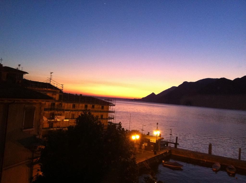 Charmante Apartament Lake Front Malcesine Bilik gambar
